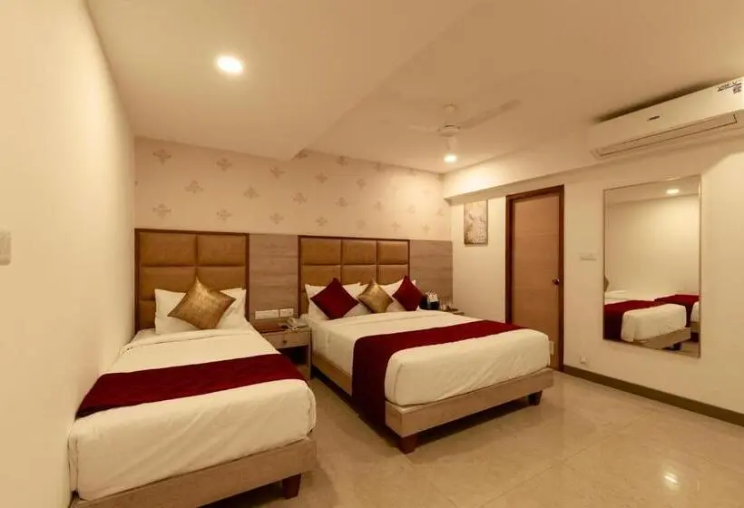 اتاق سوپریور سه تخته, Gopuram Residency