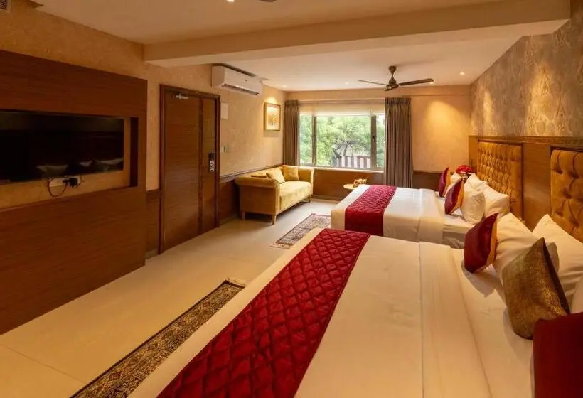 سوییت سوپریور, Gopuram Residency
