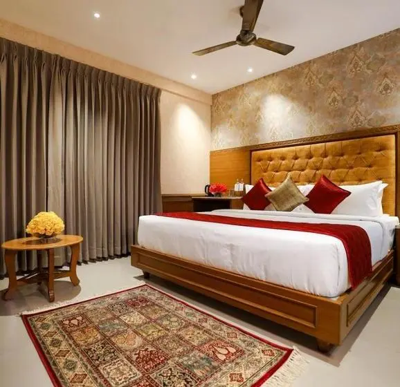 سوییت سوپریور, Gopuram Residency
