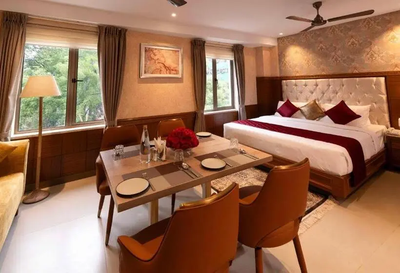 سوئیت پرزیدنت, Gopuram Residency