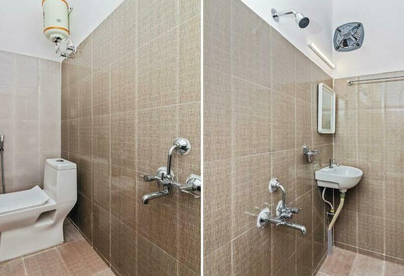 标准间, Collection O Vennela Residency