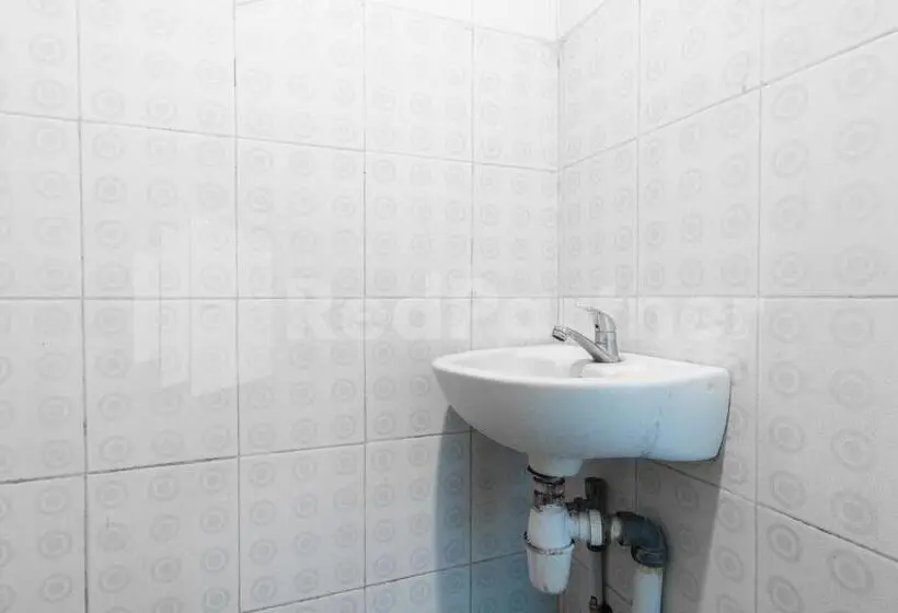 スタンダードルーム, Teratai Guesthouse At Rs Adam Malik Medan Mitra Reddoorz
