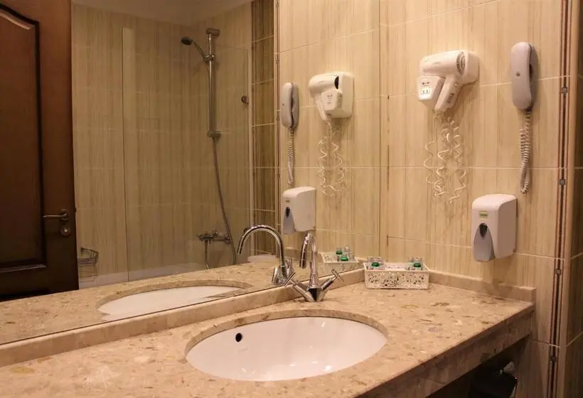 اتاق لوکس با بالکن, Park Hotel Panorama