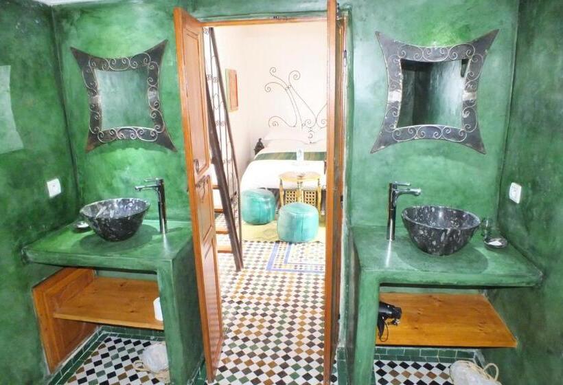 اتاق استاندارد چهار تخته, Dar Faracha Fes