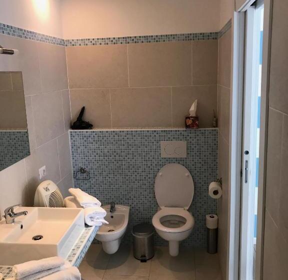 غرفة قياسية مطلّة علي البحيرة, B&b Lago Maggiore