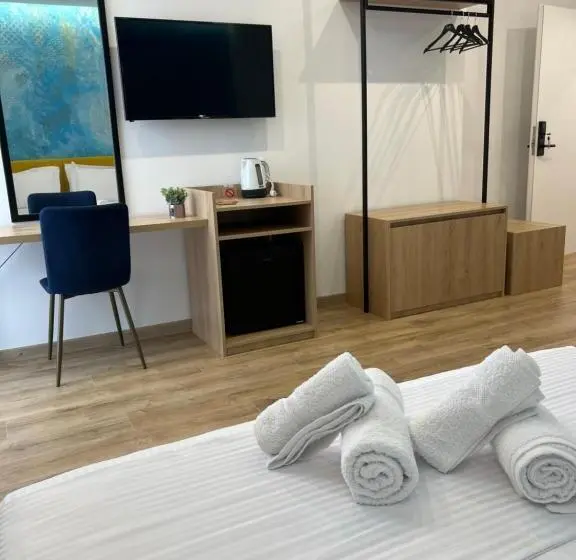 اتاق سه نفره سوپریور با چشم‌انداز دریا, Emaar Hotel Ksamil   Beachfront , Newly Renovated
