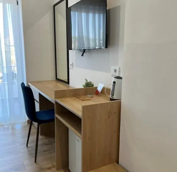 اتاق سه نفره سوپریور با چشم‌انداز دریا, Emaar Hotel Ksamil   Beachfront , Newly Renovated