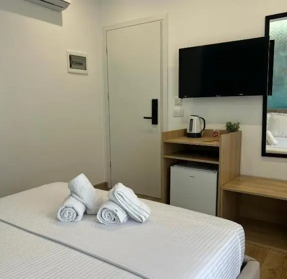 اتاق استاندارد با چشم‌انداز باغ, Emaar Hotel Ksamil   Beachfront , Newly Renovated