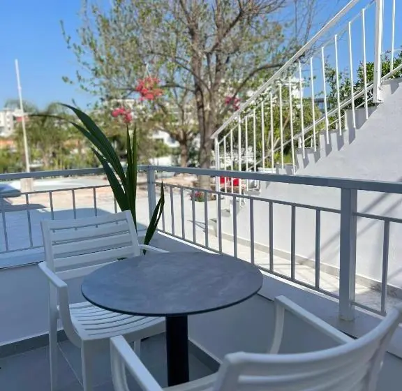 اتاق استاندارد با چشم‌انداز باغ, Emaar Hotel Ksamil   Beachfront , Newly Renovated