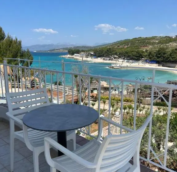 اتاق استاندارد سه نفره, Emaar Hotel Ksamil   Beachfront , Newly Renovated