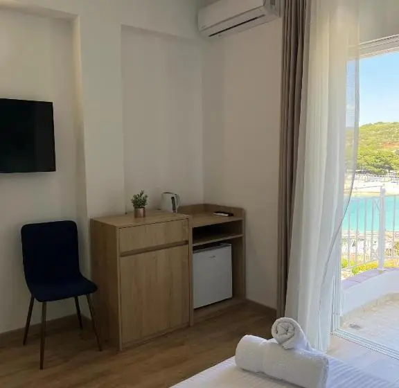 اتاق استاندارد سه نفره, Emaar Hotel Ksamil   Beachfront , Newly Renovated