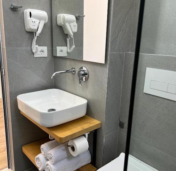 Deluxe Kolmen Hengen Huone, Emaar Hotel Ksamil   Beachfront , Newly Renovated
