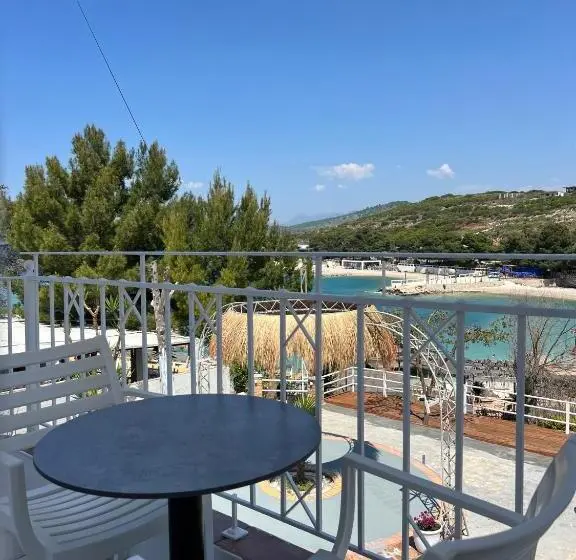 اتاق لوکس سه تخته, Emaar Hotel Ksamil   Beachfront , Newly Renovated