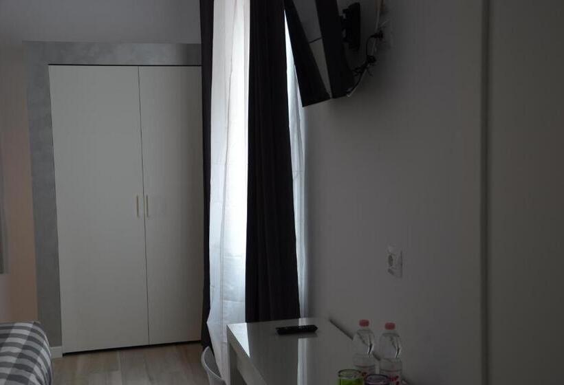 اتاق استاندارد سه نفره, In Centro Glam