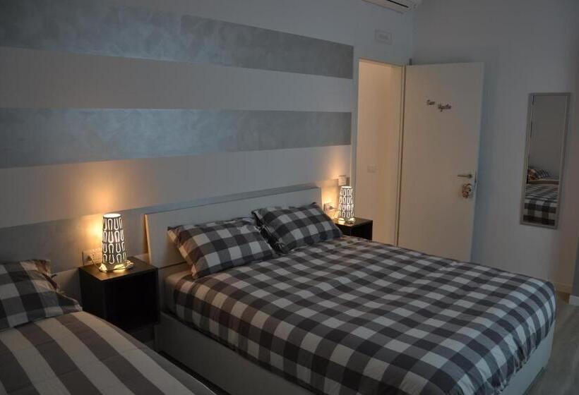 اتاق استاندارد سه نفره, In Centro Glam