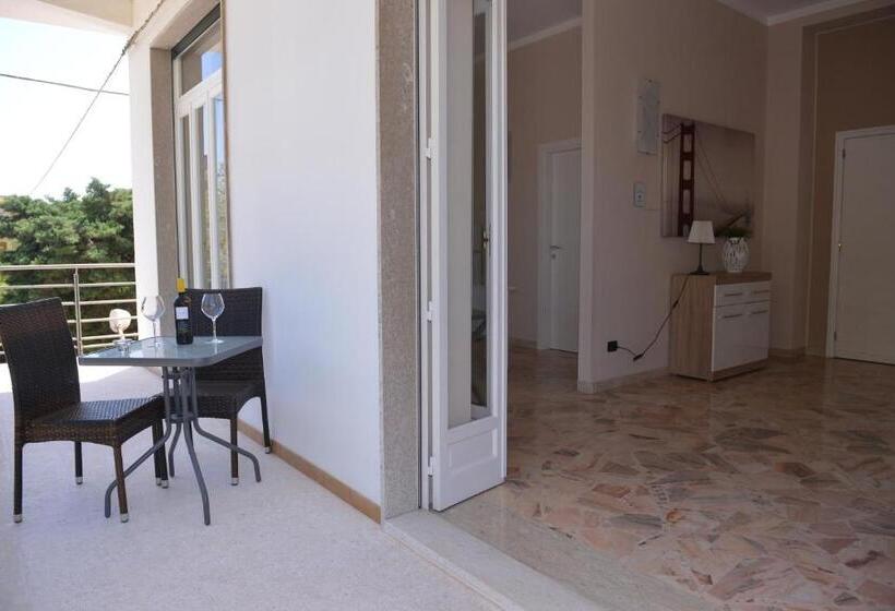 Апартаменты 1 Спальня с Балконом, Le Torrette Rooms And Apartments