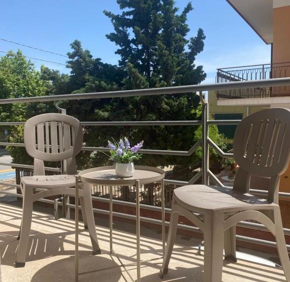 Трехместный Номер Стандарт с Балконом, Le Torrette Rooms And Apartments