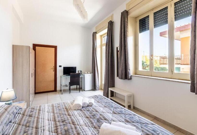 Трехместный Номер Стандарт с Балконом, Le Torrette Rooms And Apartments