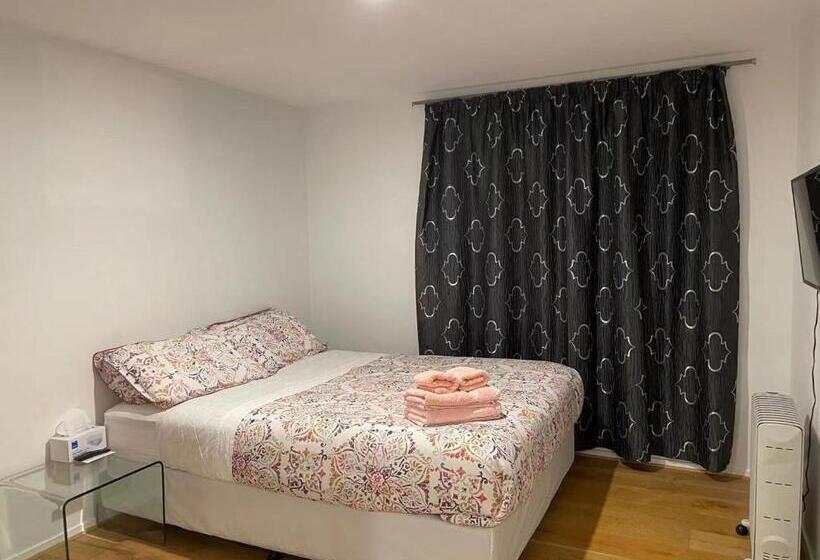 اتاق استاندارد با چشم‌انداز کوهستان, Visitor Room Self Check In