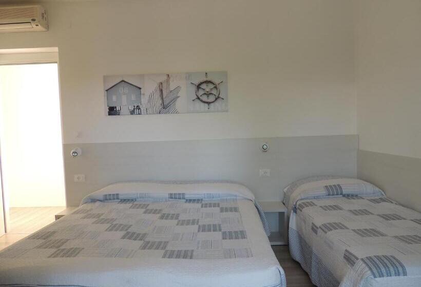 Номер Стандарт Трехместный, Ai Fiori