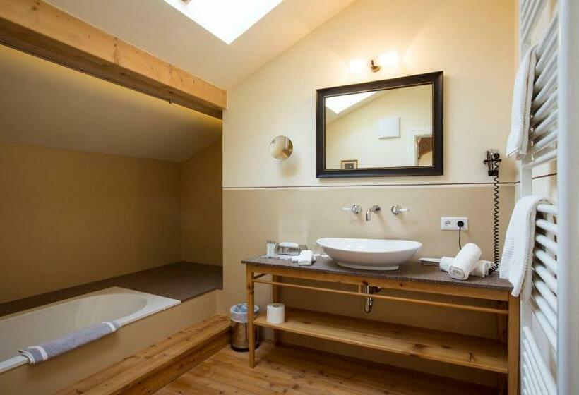 סוויטה עם מרפסת, Der Zirmerhof