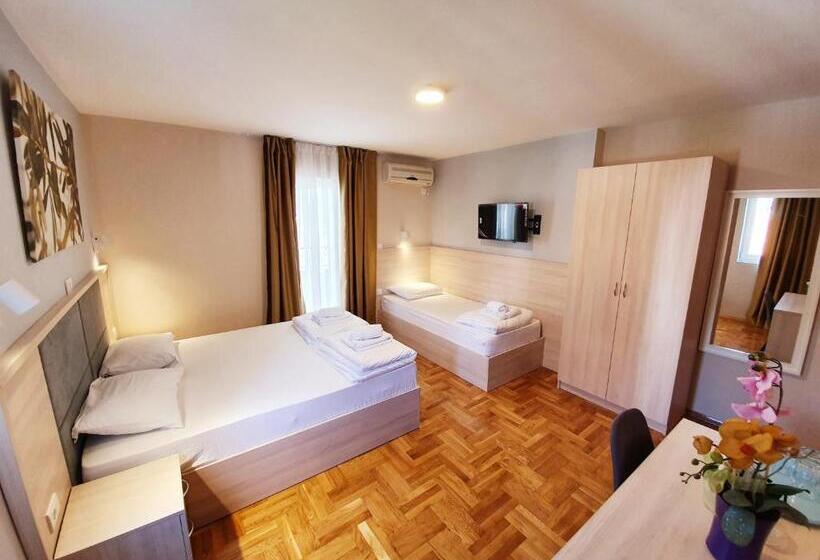 Standard Triple Room with Terrace, Apartments Pier