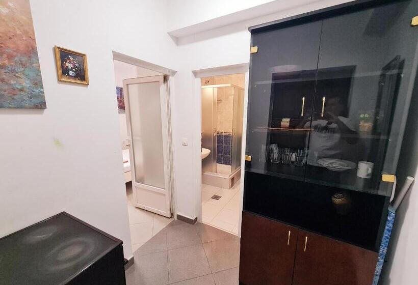 اتاق اکونومی, Apartments Pier