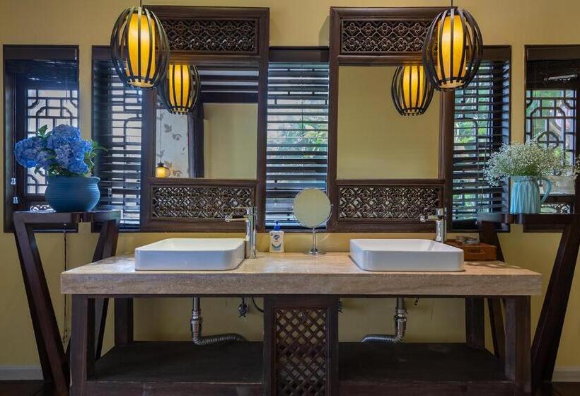 Люкс Deluxe Кровать Кинг, Lijiang Gui Yuan Tian Ju Guesthouse