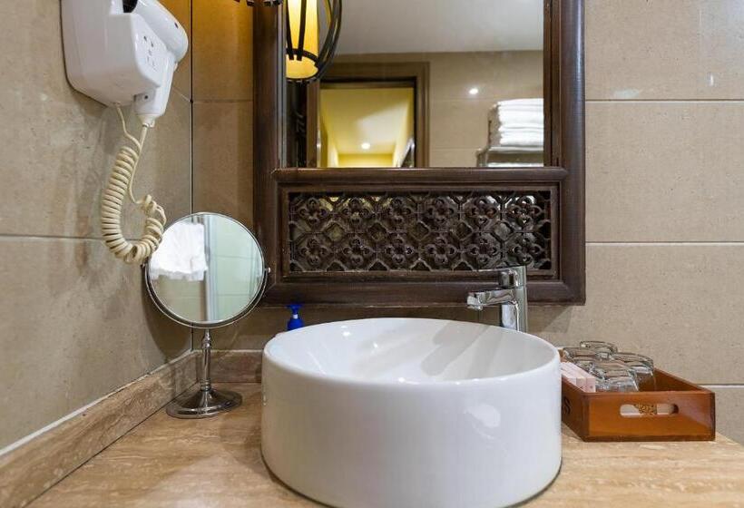 Люкс 2 Спальни, Lijiang Gui Yuan Tian Ju Guesthouse