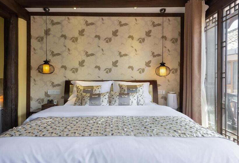 Люкс Deluxe Кровать Кинг, Lijiang Gui Yuan Tian Ju Guesthouse