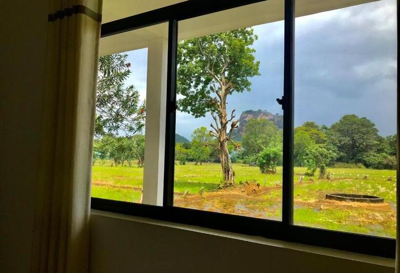 스탠다드 룸 킹사이즈 침대, Sigiriya Paradise Inn