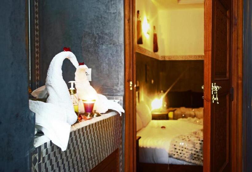 سوییت, Astra Damus