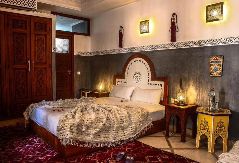 سوییت, Astra Damus