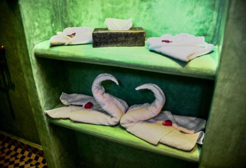 سوییت جونیور, Astra Damus