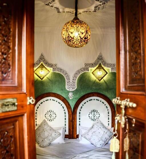 سوییت جونیور, Astra Damus