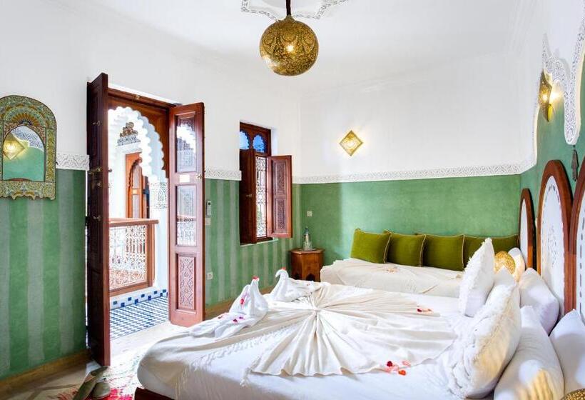 سوییت جونیور, Astra Damus