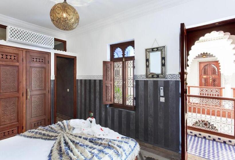 اتاق استاندارد, Astra Damus