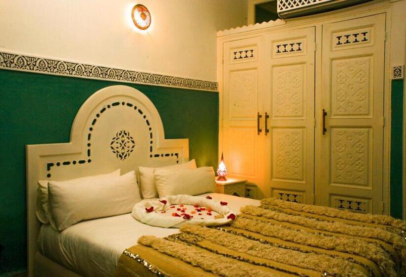 اتاق استاندارد, Astra Damus