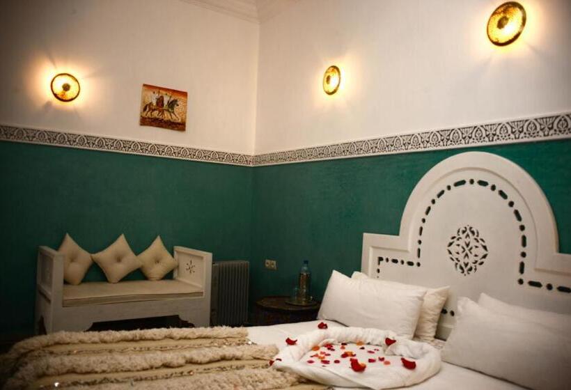 اتاق استاندارد, Astra Damus