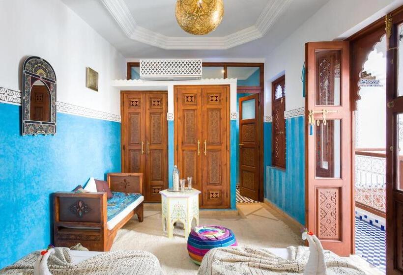 اتاق لوکس, Astra Damus