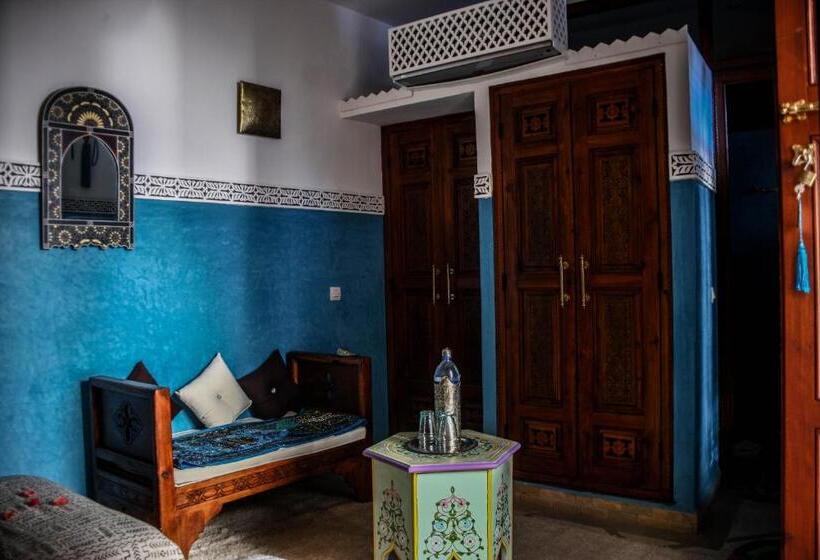 اتاق لوکس, Astra Damus