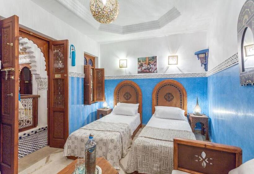 اتاق لوکس, Astra Damus