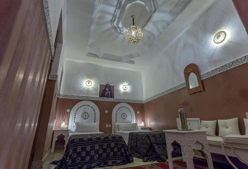 اتاق لوکس, Astra Damus