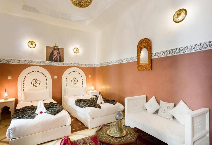 اتاق لوکس, Astra Damus