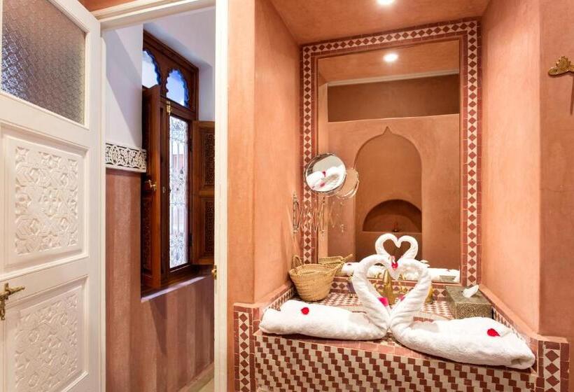 اتاق لوکس, Astra Damus