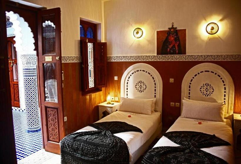 اتاق لوکس, Astra Damus