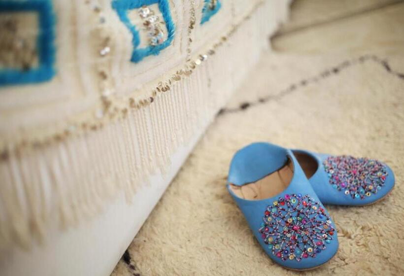 سوییت, Astra Damus