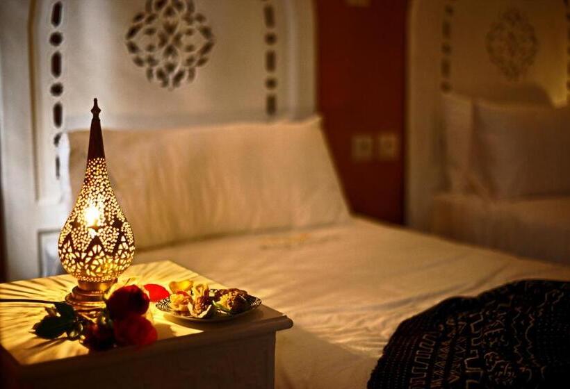 اتاق لوکس, Astra Damus