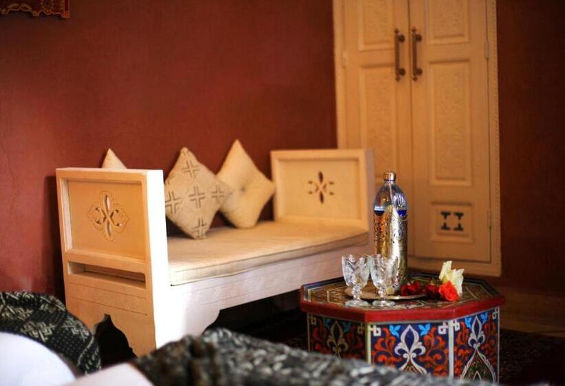 اتاق لوکس, Astra Damus