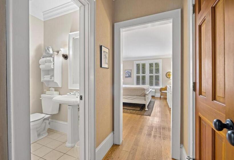 キングサイズベッドのスタンダードルーム, The Tranquil House Inn